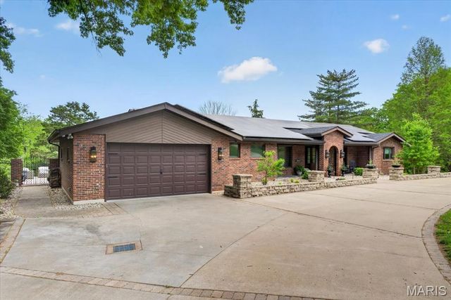 2849 Erb Road, St Louis, MO 63129