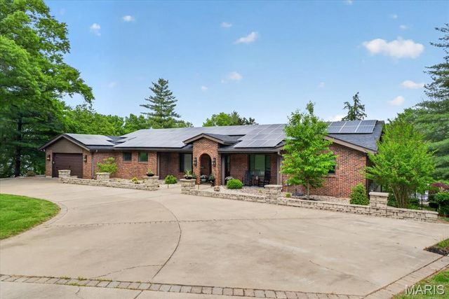 2849 Erb Road, St Louis, MO 63129