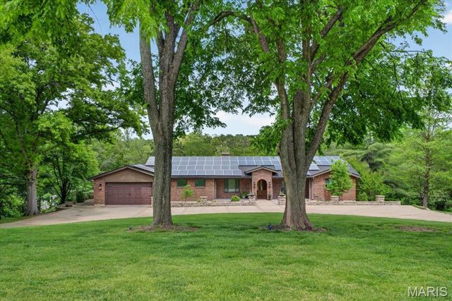 2849 Erb Road, St Louis, MO 63129