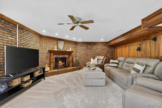 2849 Erb Road, St Louis, MO 63129