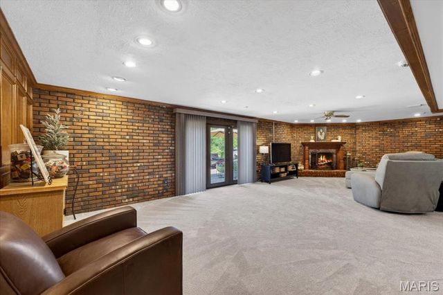 2849 Erb Road, St Louis, MO 63129