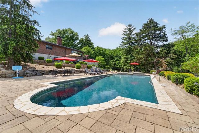 2849 Erb Road, St Louis, MO 63129
