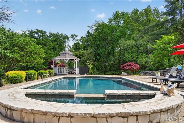 2849 Erb Road, St Louis, MO 63129