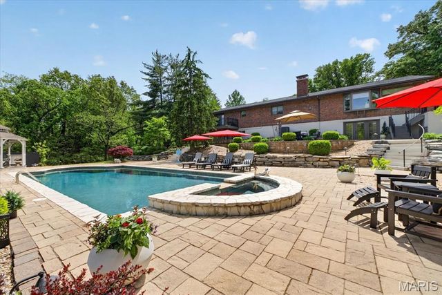 2849 Erb Road, St Louis, MO 63129