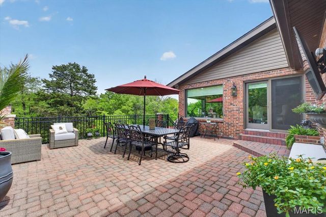 2849 Erb Road, St Louis, MO 63129