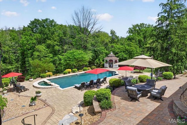 2849 Erb Road, St Louis, MO 63129