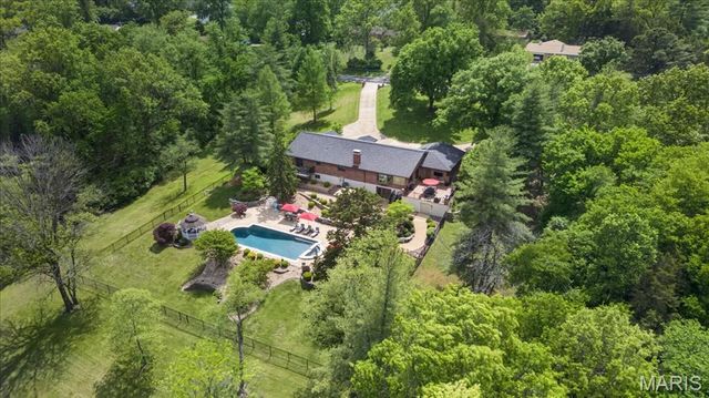 2849 Erb Road, St Louis, MO 63129