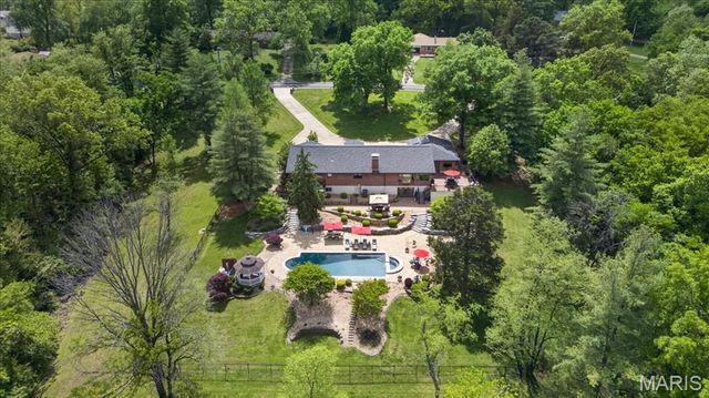 2849 Erb Road, St Louis, MO 63129
