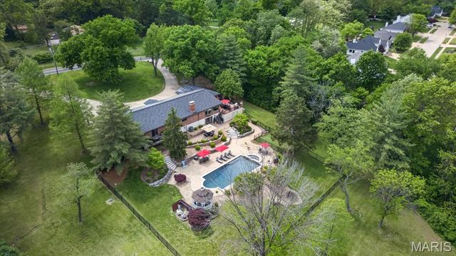 2849 Erb Road, St Louis, MO 63129