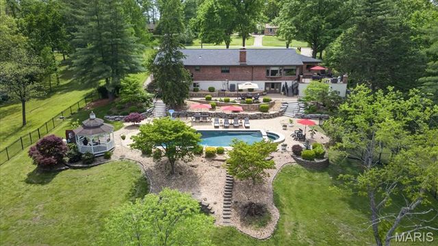 2849 Erb Road, St Louis, MO 63129