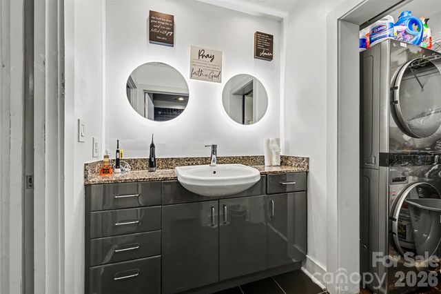 505 E 6th Street 803, Charlotte, NC 28202