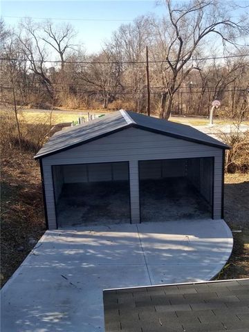 2412 Michigan Avenue, Kansas City, MO 64127