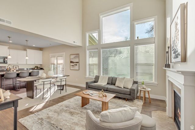 7956 S FARM HOUSE LN, Midvale, UT 84047