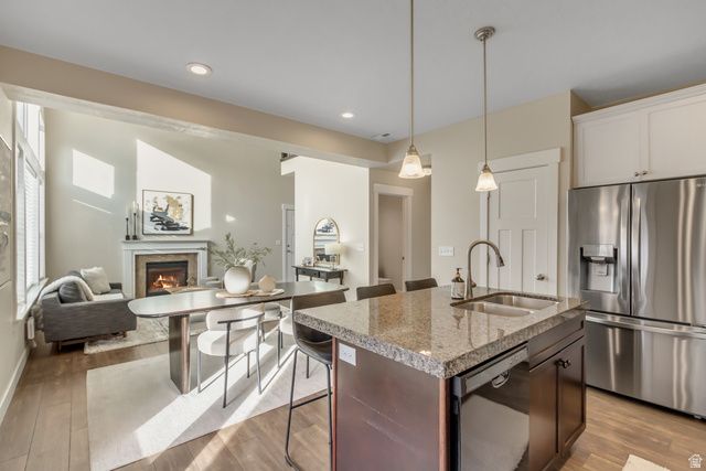 7956 S FARM HOUSE LN, Midvale, UT 84047