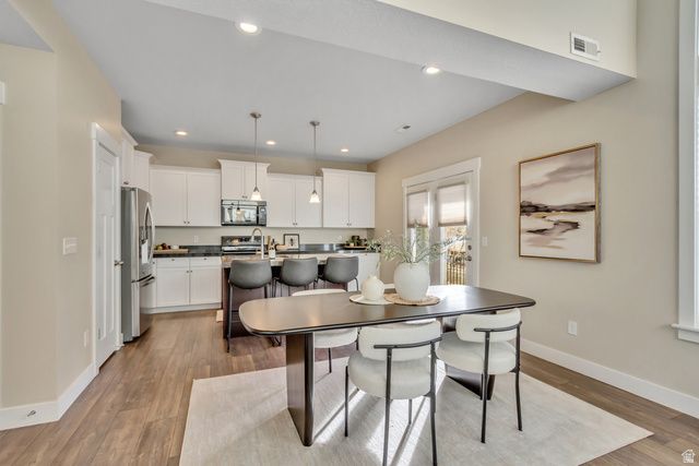 7956 S FARM HOUSE LN, Midvale, UT 84047