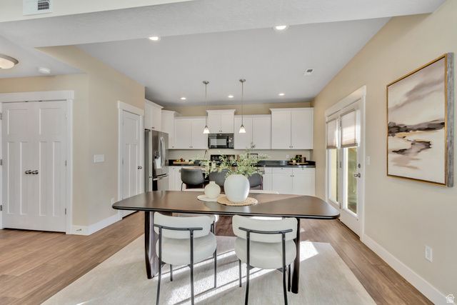 7956 S FARM HOUSE LN, Midvale, UT 84047