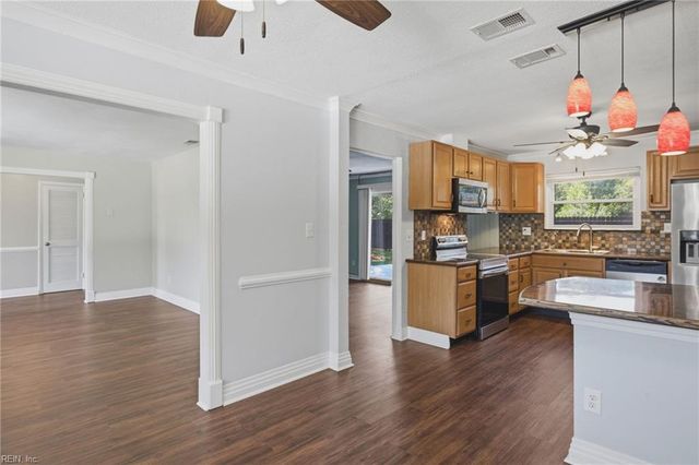 569 Brentwater RD, Virginia Beach, VA 23452