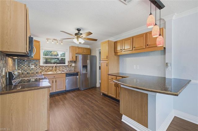 569 Brentwater RD, Virginia Beach, VA 23452