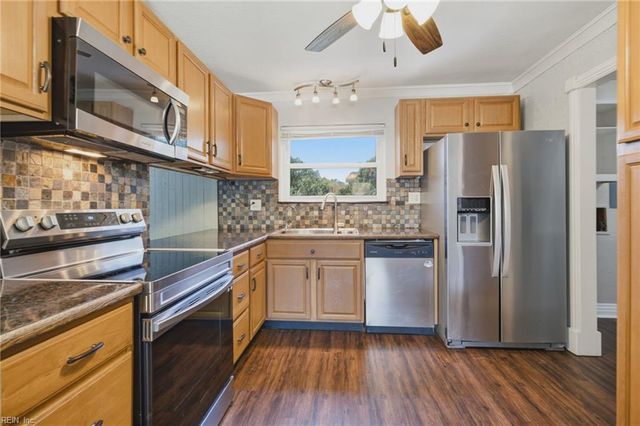 569 Brentwater RD, Virginia Beach, VA 23452