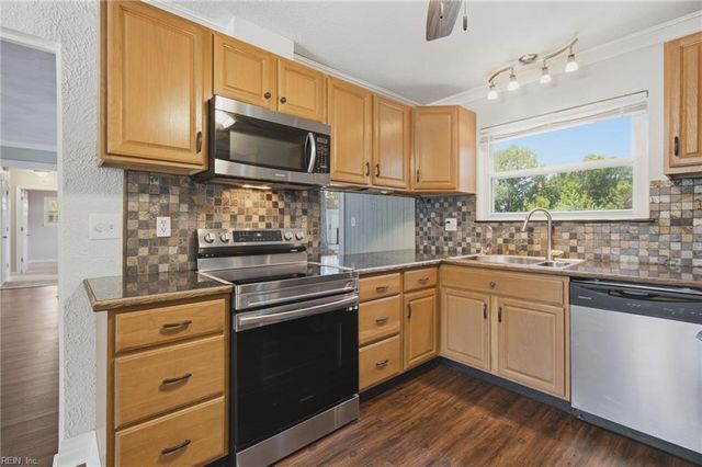 569 Brentwater RD, Virginia Beach, VA 23452