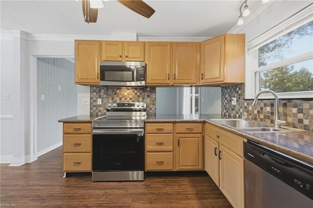 569 Brentwater RD, Virginia Beach, VA 23452