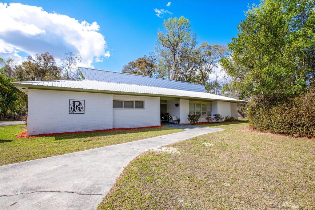 Image 1 of property listing at 12182 SW STATE ROAD 45, Archer, FL 32618