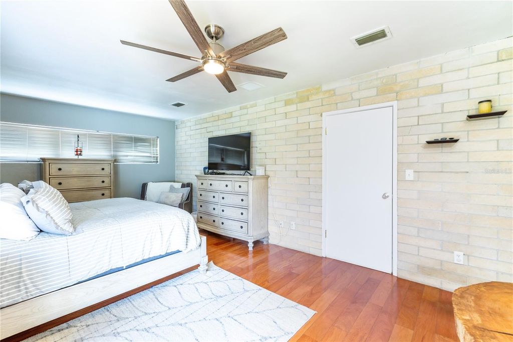 Image 20 of property listing at 12182 SW STATE ROAD 45, Archer, FL 32618