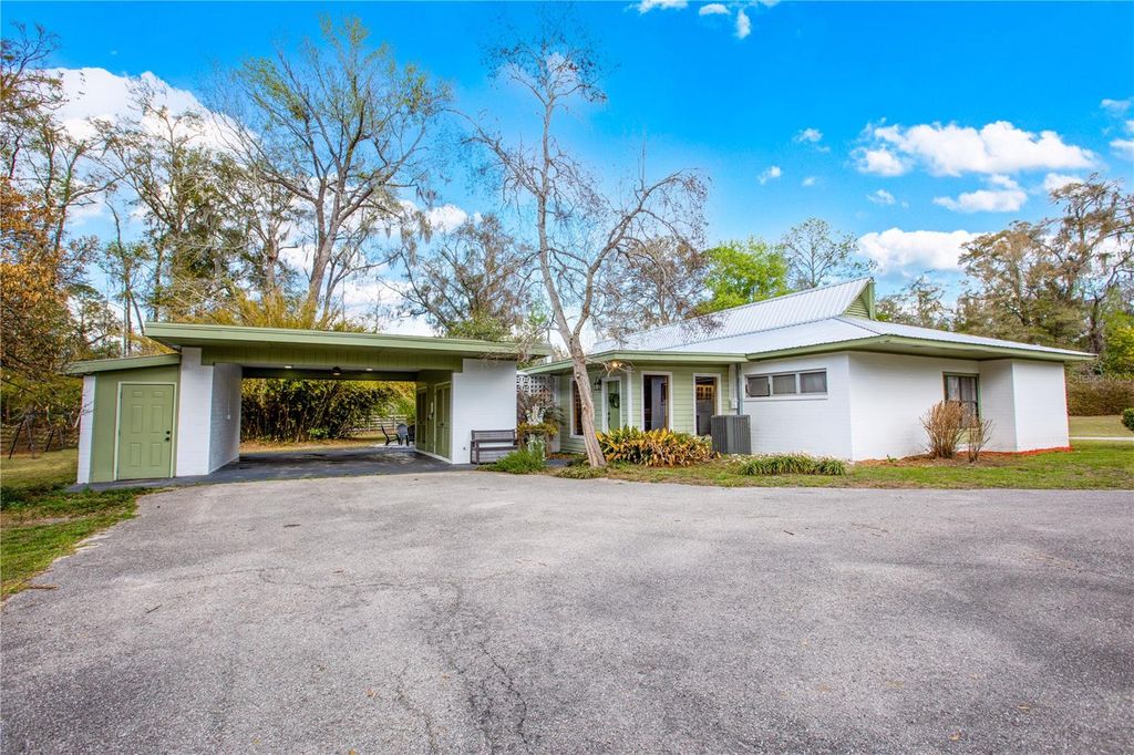 Image 31 of property listing at 12182 SW STATE ROAD 45, Archer, FL 32618