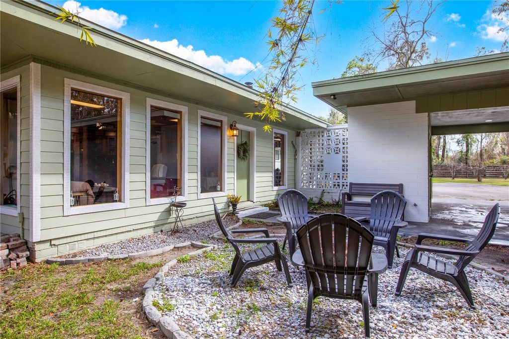 Image 33 of property listing at 12182 SW STATE ROAD 45, Archer, FL 32618
