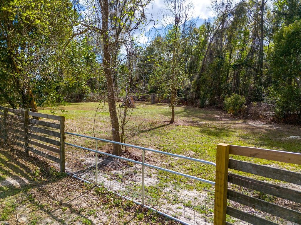 Image 36 of property listing at 12182 SW STATE ROAD 45, Archer, FL 32618