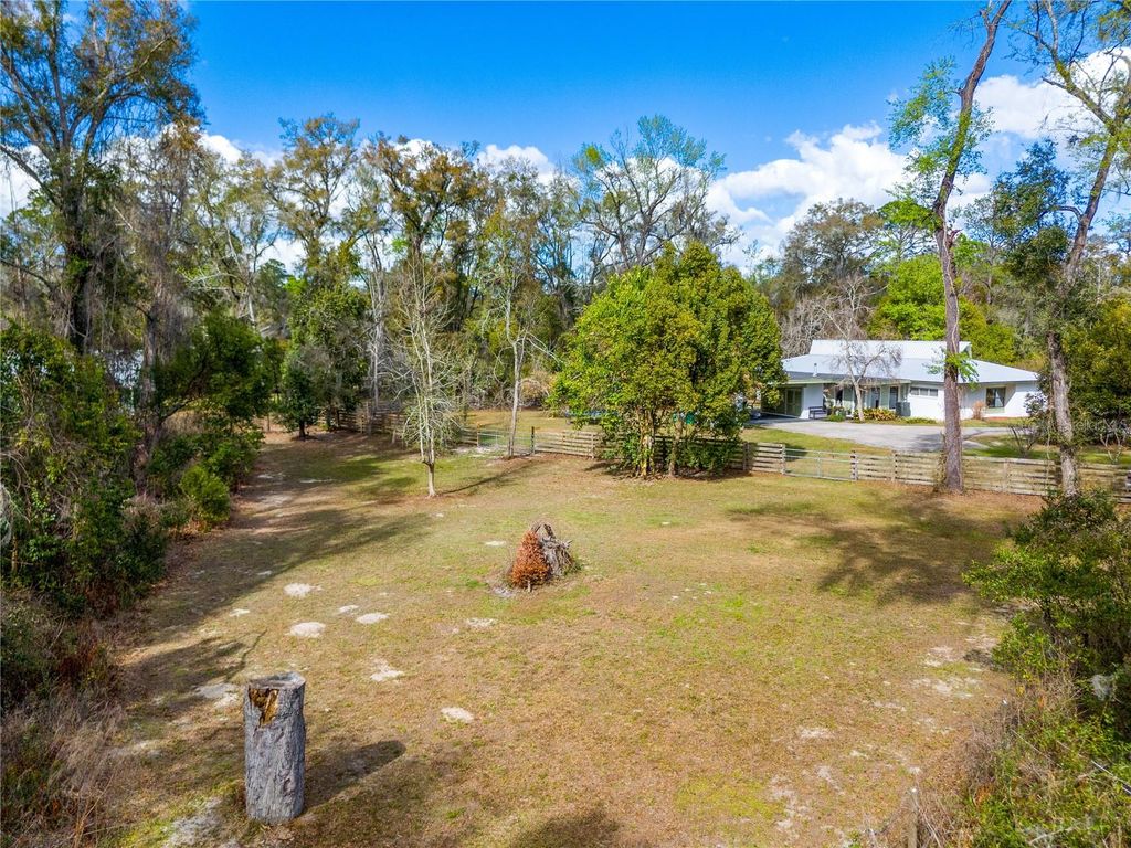 Image 37 of property listing at 12182 SW STATE ROAD 45, Archer, FL 32618