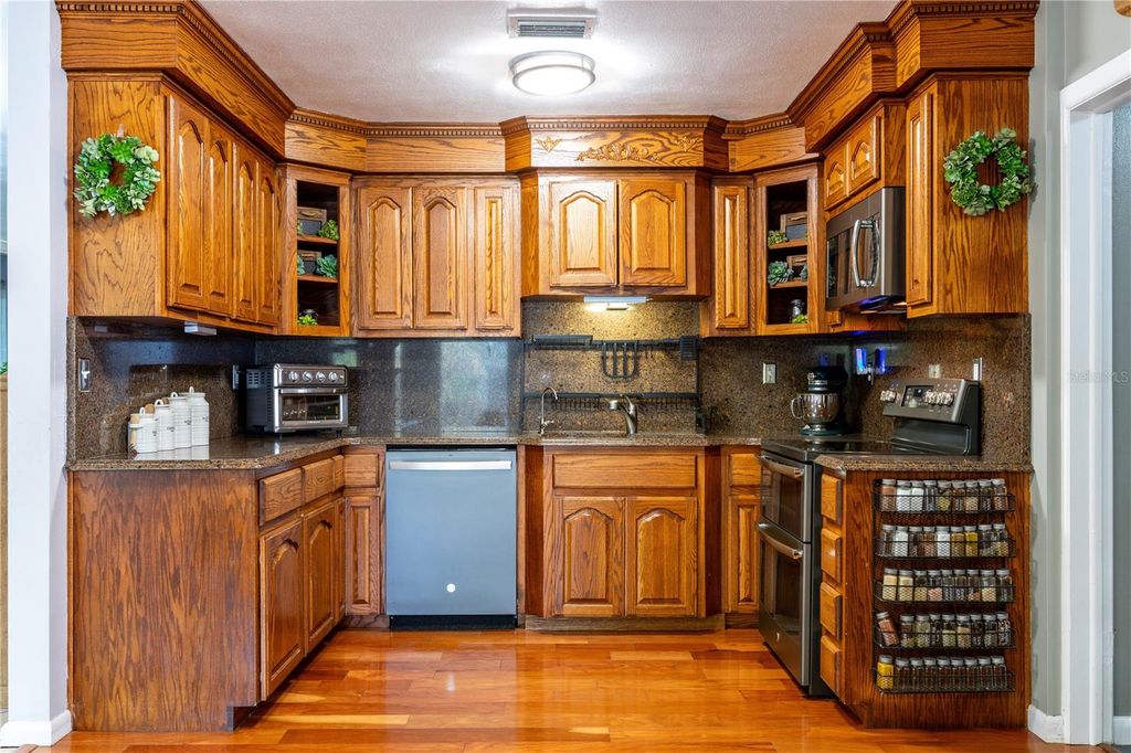 Image 10 of property listing at 12182 SW STATE ROAD 45, Archer, FL 32618