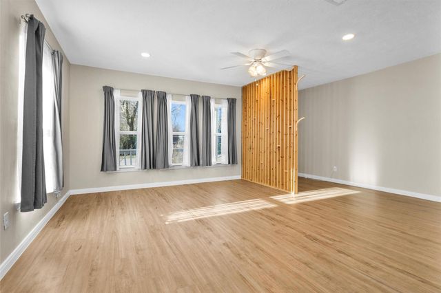 221 Carrell Street, Tomball, TX 77375