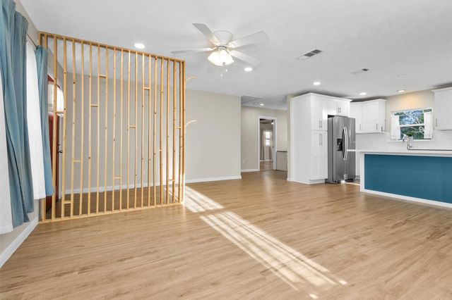 221 Carrell Street, Tomball, TX 77375