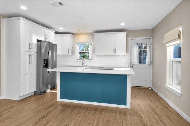 221 Carrell Street, Tomball, TX 77375