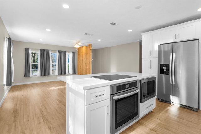 221 Carrell Street, Tomball, TX 77375