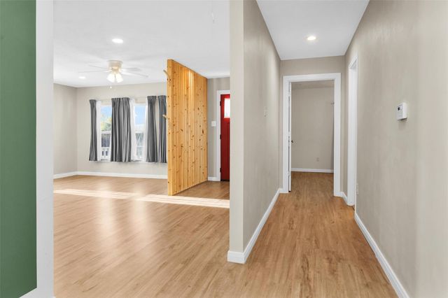 221 Carrell Street, Tomball, TX 77375