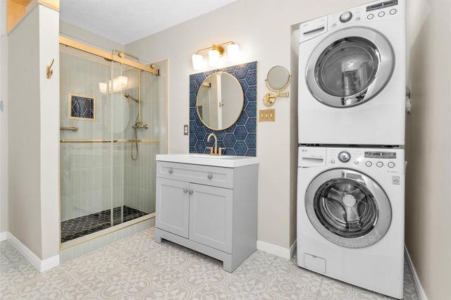 221 Carrell Street, Tomball, TX 77375