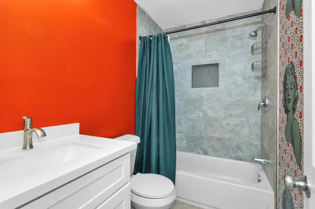 221 Carrell Street, Tomball, TX 77375