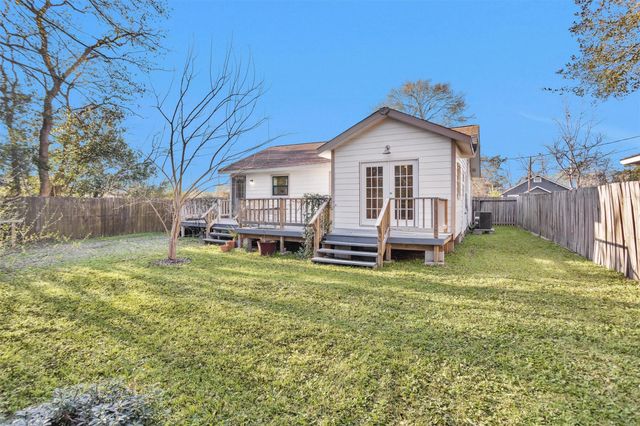 221 Carrell Street, Tomball, TX 77375