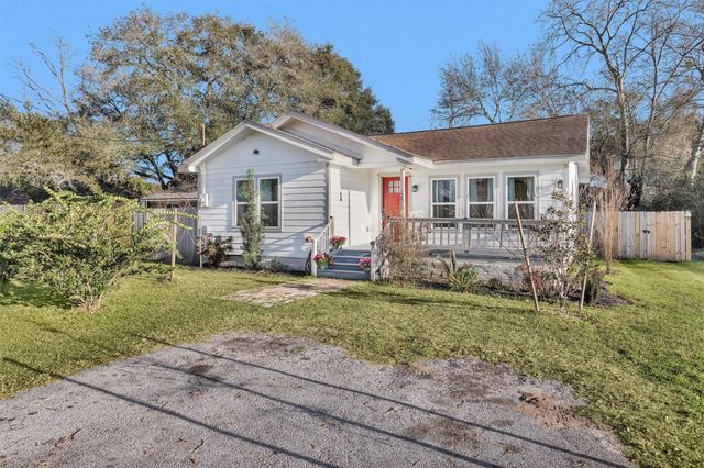 221 Carrell Street, Tomball, TX 77375