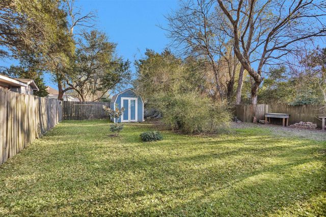 221 Carrell Street, Tomball, TX 77375