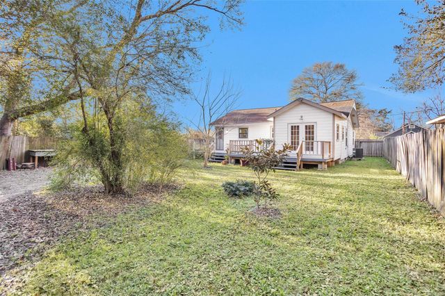 221 Carrell Street, Tomball, TX 77375