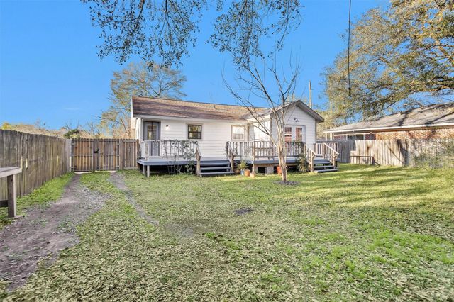 221 Carrell Street, Tomball, TX 77375