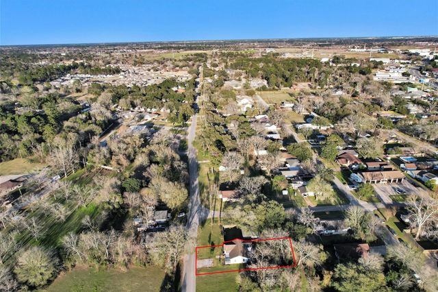 221 Carrell Street, Tomball, TX 77375