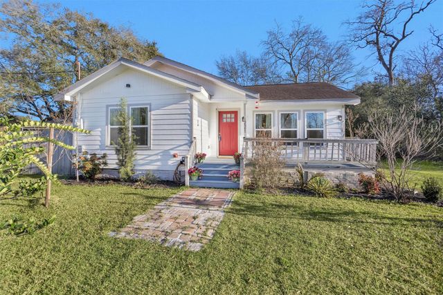 221 Carrell Street, Tomball, TX 77375