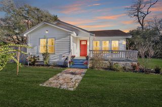 221 Carrell Street, Tomball, TX 77375