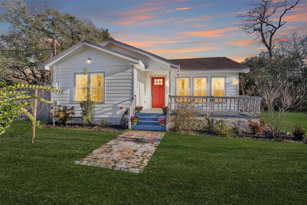 221 Carrell Street, Tomball, TX 77375