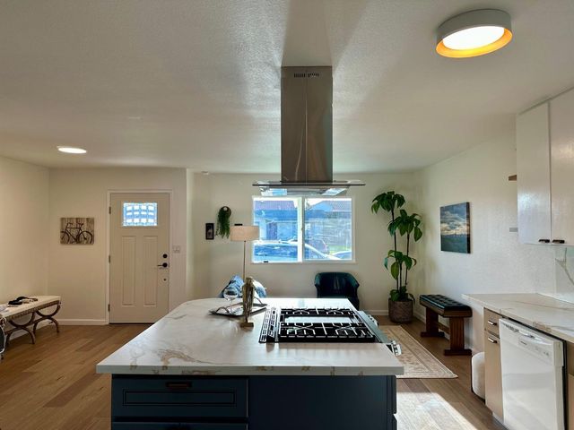 755 Pino Way, Salinas, CA 93905