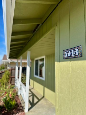 755 Pino Way, Salinas, CA 93905